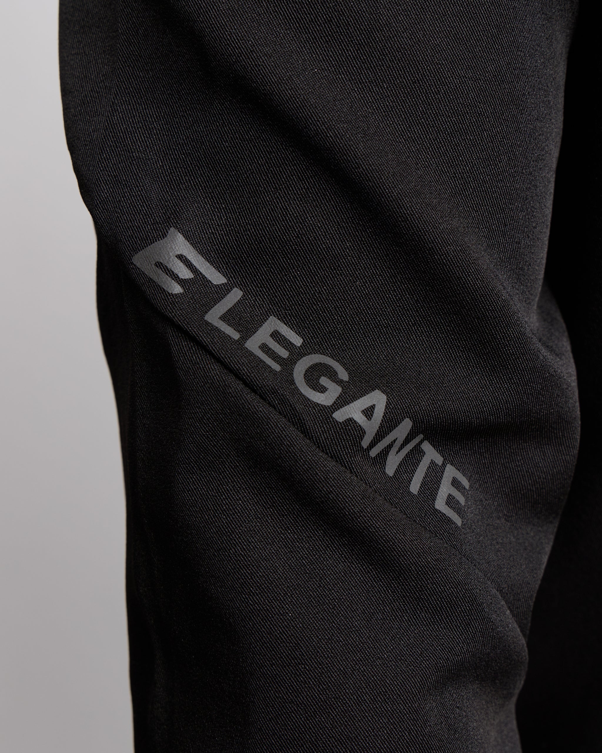 Black sleeve with 'ELEGANTE' branding on a gray background