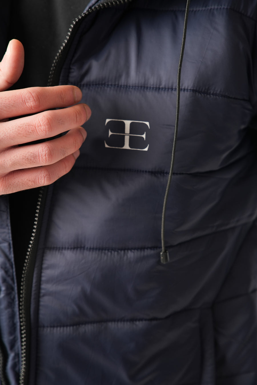 Navy puffer jacket with elegante brand logo on the chest